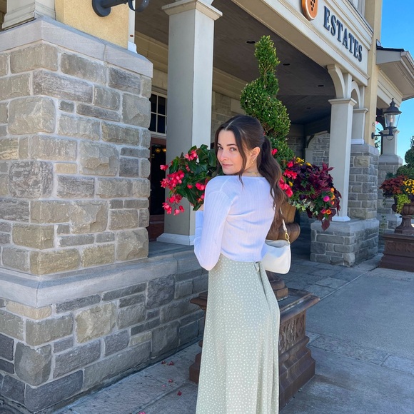 Meet your Posher, Leigha - Picture 1 of 6